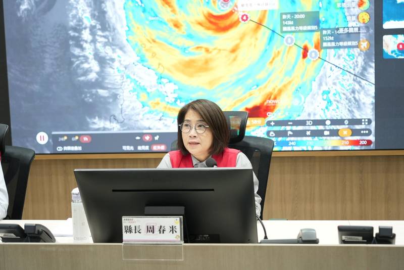 薔琵颱風來襲 周春米宣布屏東縣災害應變中心提升一級開設
