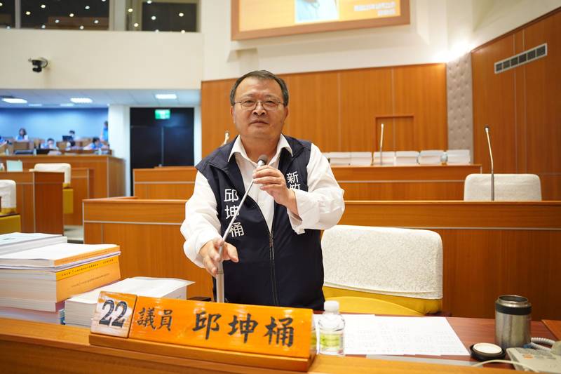 竹縣議員邱坤桶總質詢 聚焦廚餘養豬政策輔導、琉璃蟻害防治