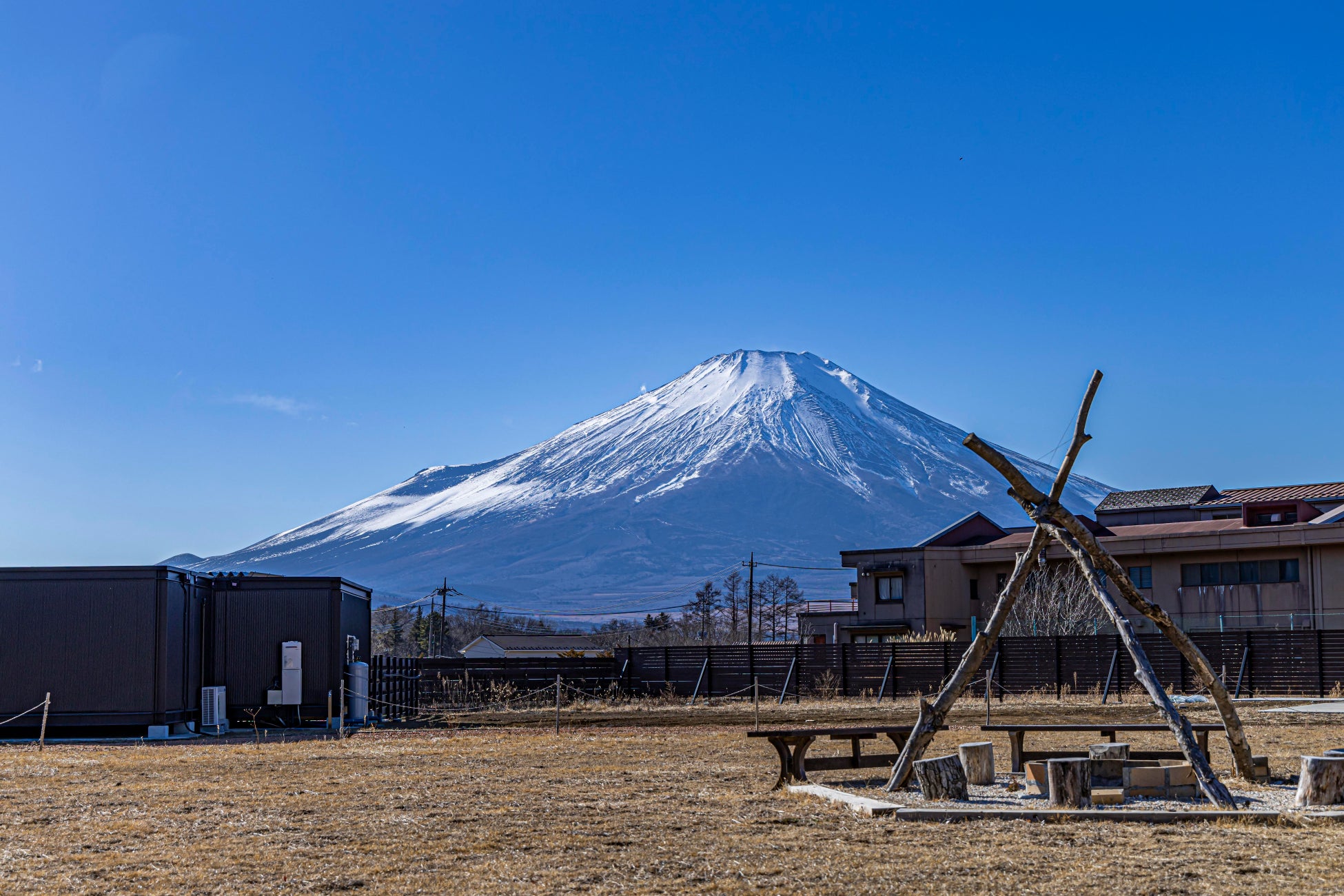 山中湖全室富士山景三溫暖豪華露營TOTONOI　秋季萬聖節房，10月預約最多7折