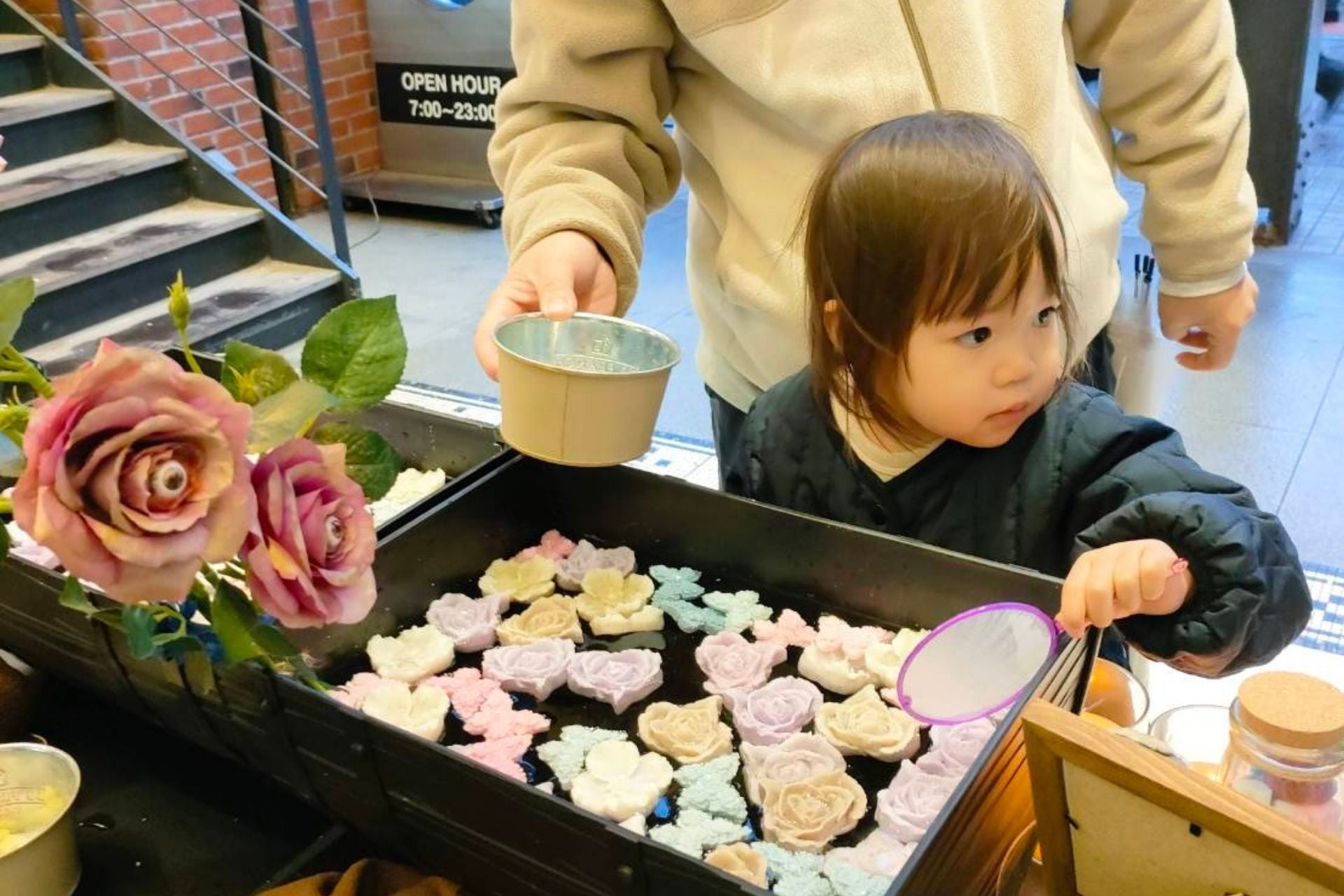 橫濱VIVRE恐怖藝術風「撈蠟燭」10月24、25日 用撈金魚紙網撈玫瑰蝴蝶蠟燭,每次600日圓