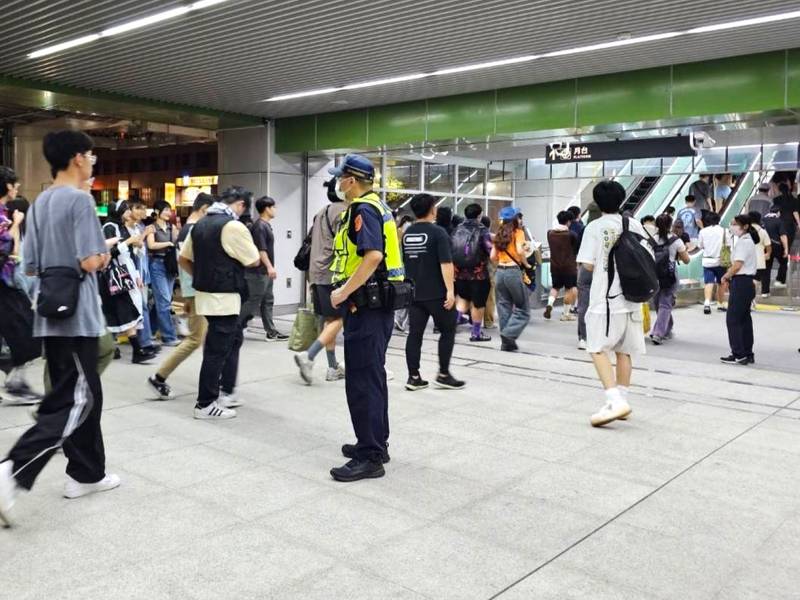 萬聖節變裝搭中捷有眉角 遮臉、防毒面具、武裝造型恐遭勸導