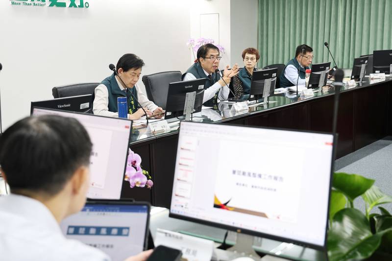 強颱薔琵來襲台南災害應變中心二級開設 黃偉哲要求加強沿海防颱