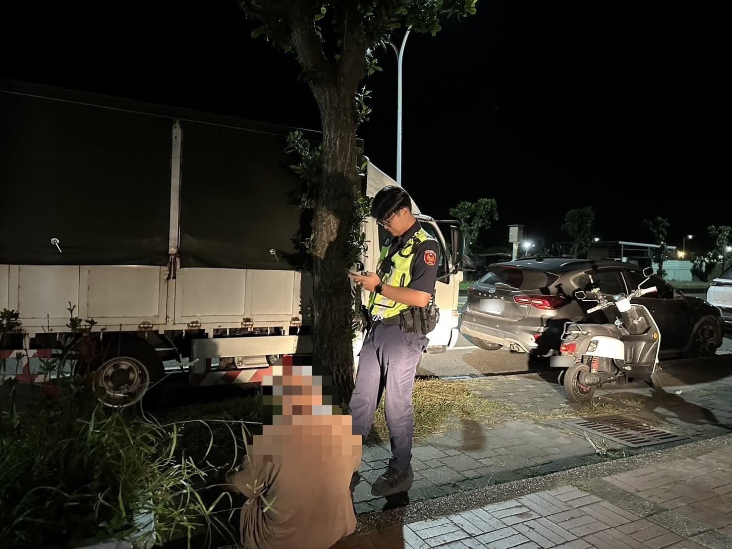 馬蘭派出所員警於台東營運所前尋獲老翁並確認身分