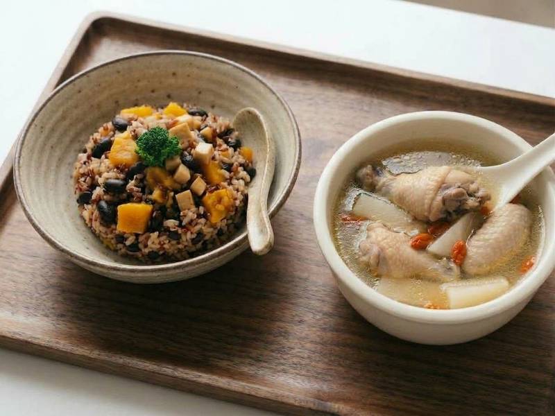 霜降吃什麼 新竹縣衛生局推薦麻香黑豆飯搭山藥雞湯