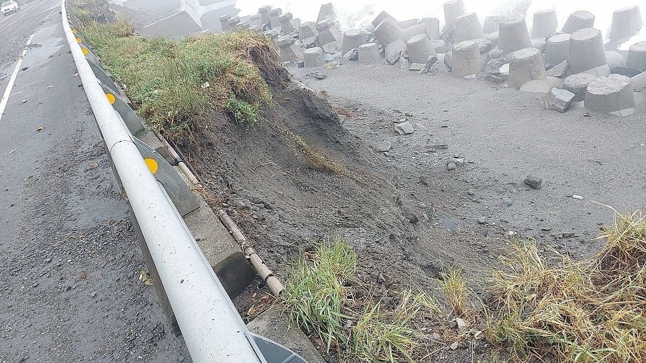 邊坡遭海浪沖刷崩落