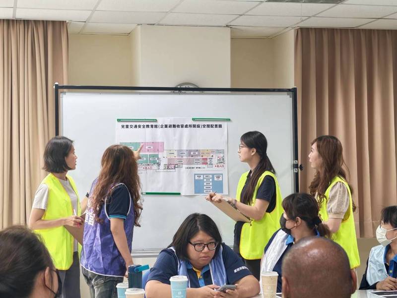 強化公私協作抗災力! 中市府攜手麗寶樂園辦理「企業避難收容桌上演練」