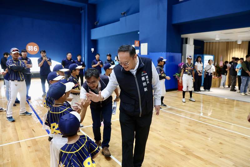 台中首座全民運動館今啟用!3.9億打造烏日運動新地標 亞運好手秀科技棒球