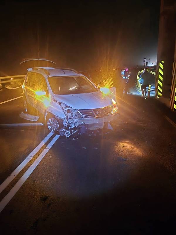 巨浪突襲台9線車輛撞護欄　大武警即刻交管確保用路安全