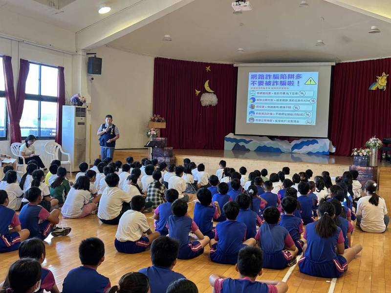 警學聯手築防護網！臺東少年警前進豐田國小 宣導反霸凌、防詐及反毒