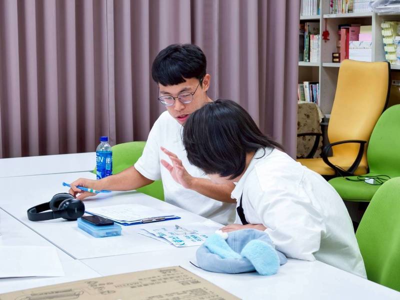 青探號輔導員善用AI陪伴迷惘青少年重返校園