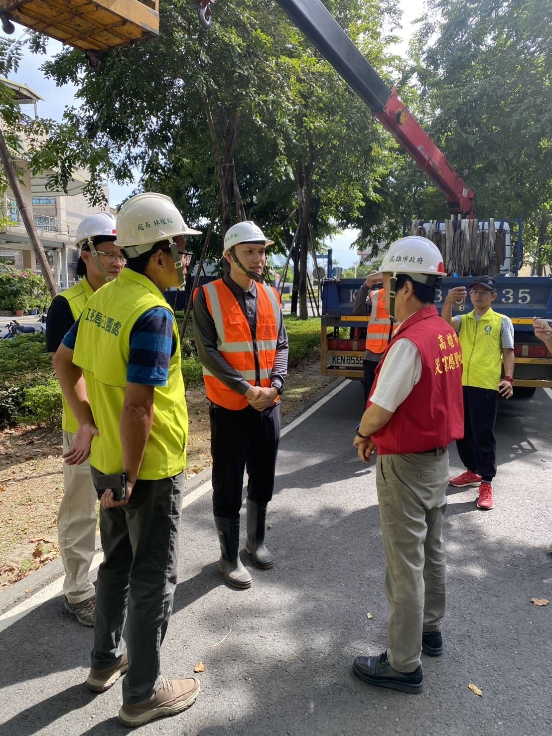 防颱超前部署!林欽榮副市長視察鳳山綠園道路樹加固作業 強化城市防颱韌性