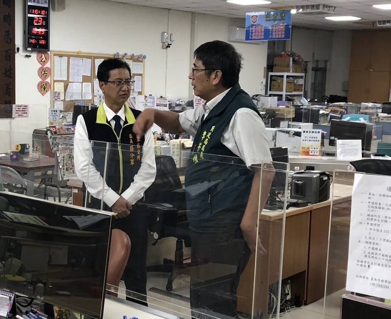 薔琵颱風逼近!黃偉哲市長主持第二次工作會報 民政局長李芳林督導強風警戒區防颱整備