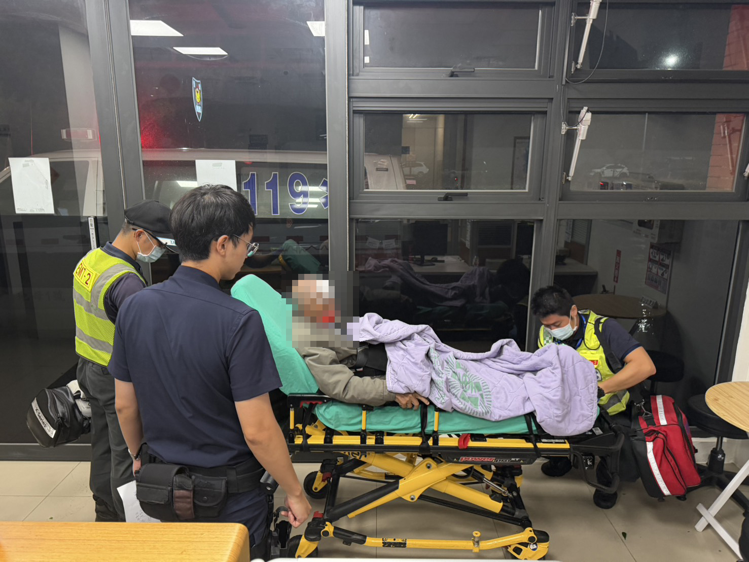老翁經救護人員處置後送往中港澄清醫院