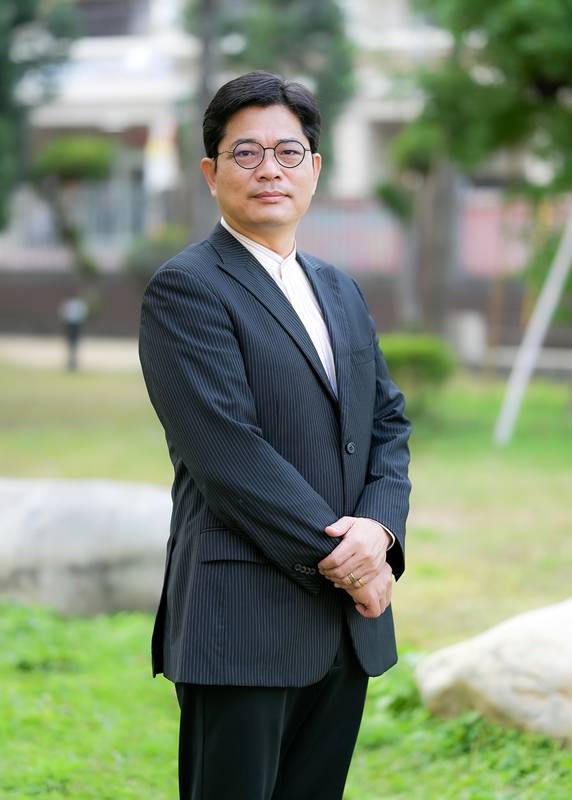 教育家人物典範 臺中市立廍子國中校長賴文宗打造無障礙三喜校園