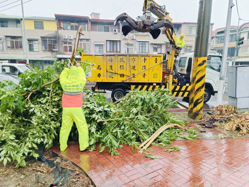 薔琵颱風陸警解除 台中跨局處復原 建設局搶修逾8成