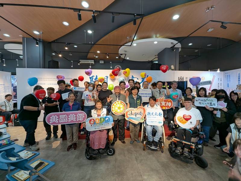 2026國際身心障礙者日系列活動「聽見寂靜 聽障多元倡議展」開展 黃偉哲市長邀全民走進聽障者的日常