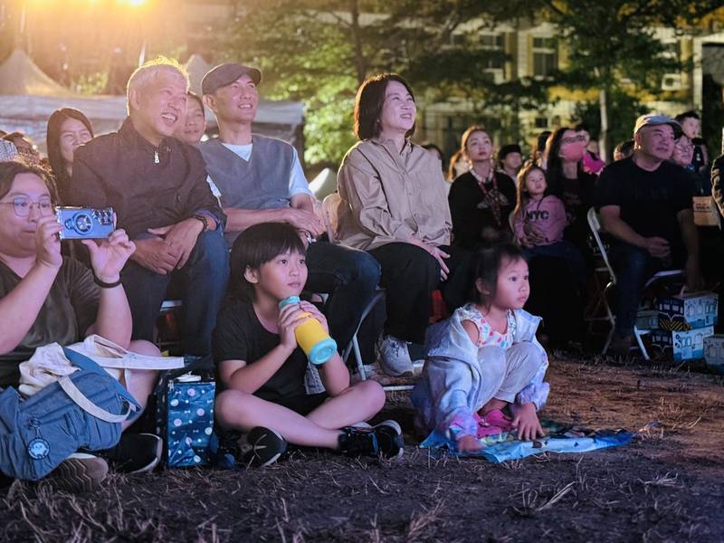 屏東鐵道文化觀光祭枋寮開幕　紙風車演出吸引親子同樂