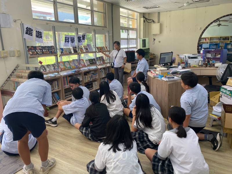 書香伴成長！國教署攜手地方充實國中小圖書與本土文化藏書