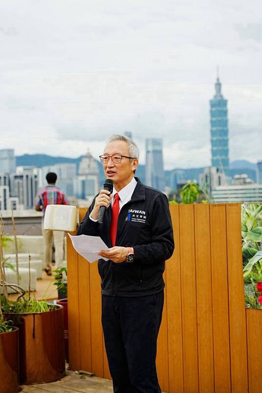 外交部政務次長吳志中出席聖露西亞克里奧文化日活動