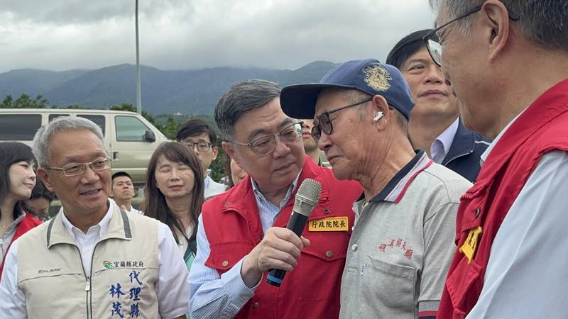 卓榮泰視察宜蘭農損與公糧倉庫 農業部啟動現金救助