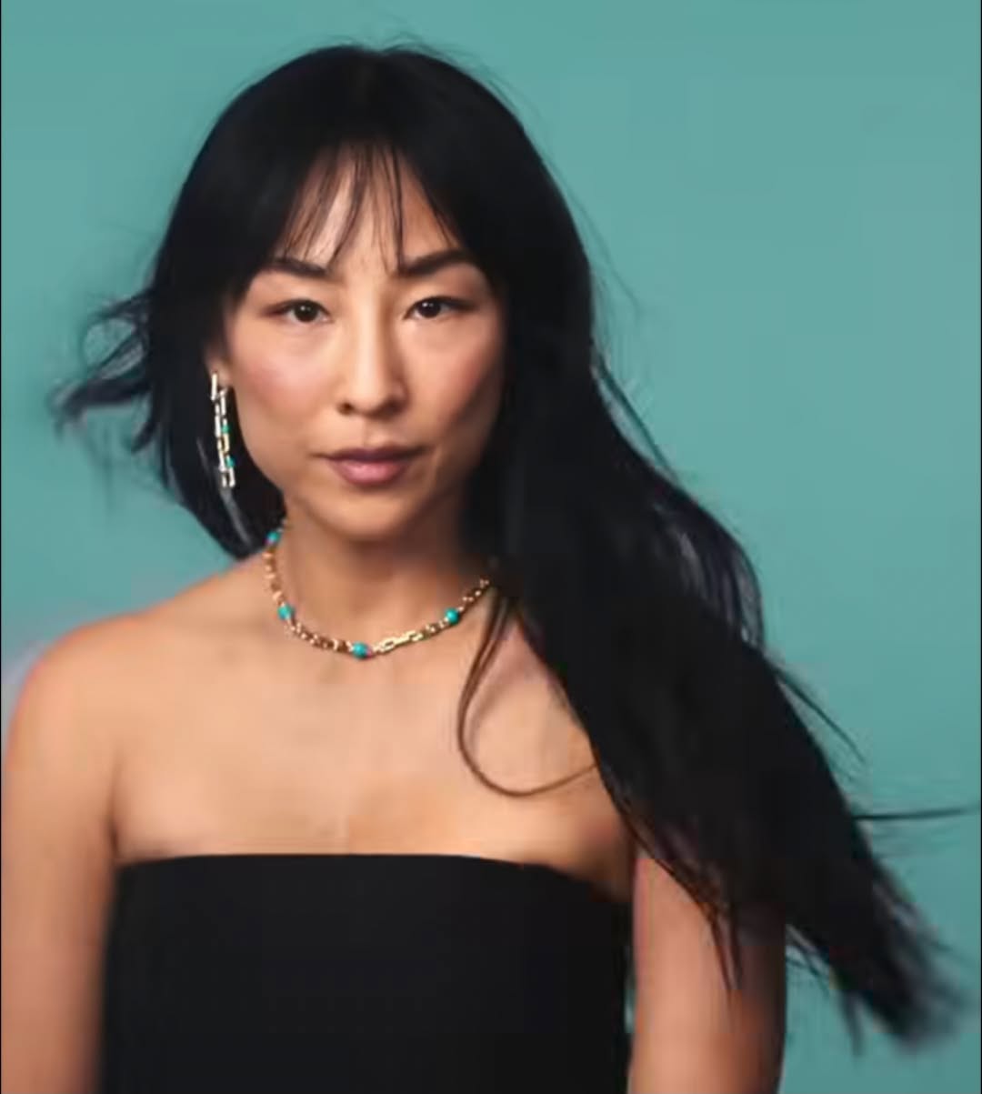 Greta Lee 配戴 HardWear 綠松石項鍊與耳環