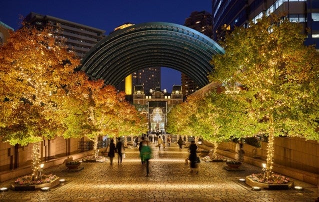 惠比壽花園廣場巴卡拉水晶燈11/14點亮 8500件水晶組成、高約5公尺