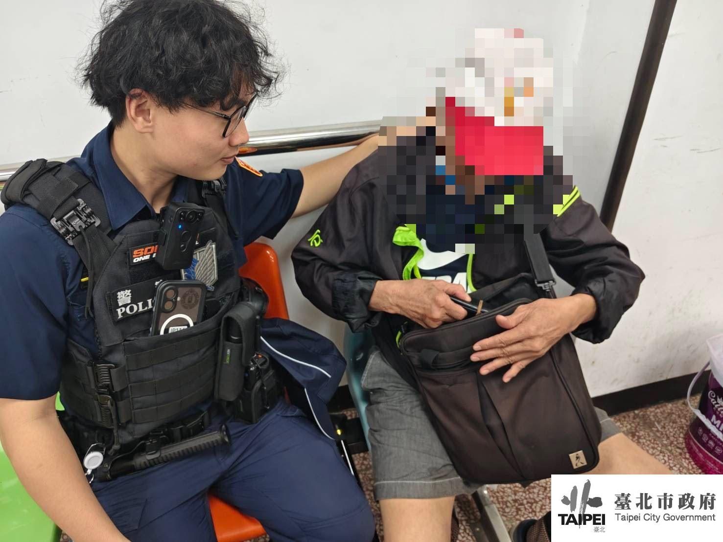 8旬長者買便當返家途中體力不支 興隆警遞水助返家