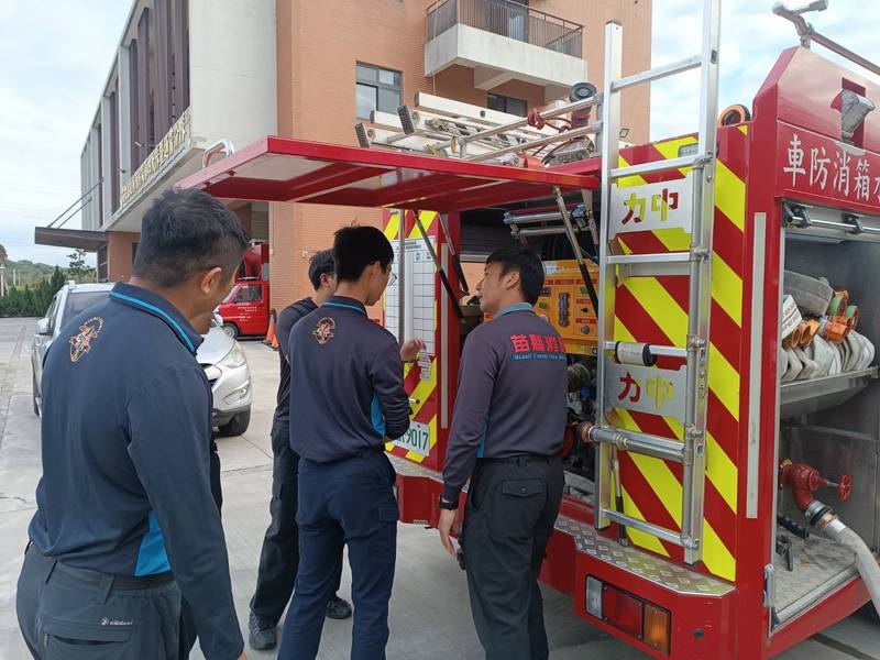 苗栗通霄消防分隊河川抽水操作訓練 提升新進人員救災應變