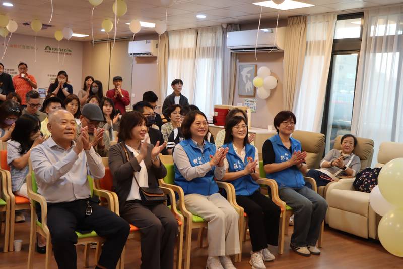 苗栗縣第 32 家日間照顧中心 頭份「油桐花綜合式長照機構」開幕
