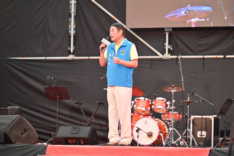 苗栗客家歌手演唱會巨蛋登場 縣長鍾東錦獻唱「平板」山歌炒熱氣氛