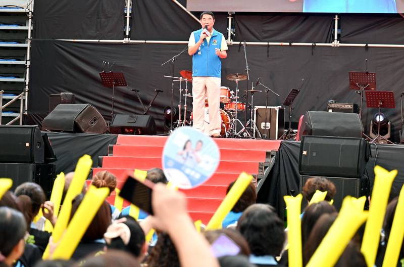 苗栗客家歌手演唱會巨蛋登場 縣長鍾東錦獻唱「平板」山歌炒熱氣氛