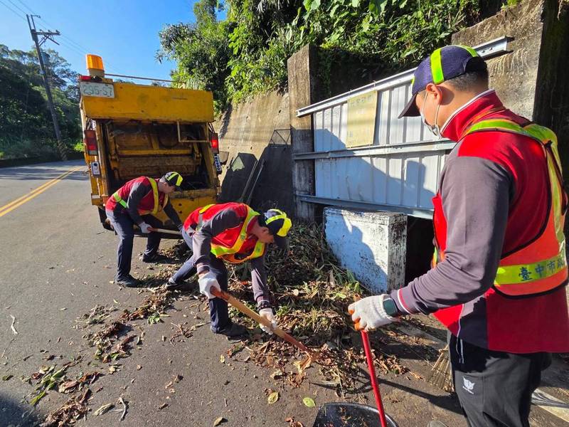 薔琵颱風後市容復原不停歇　中市各區清潔隊兼顧災後清理與垃圾收運