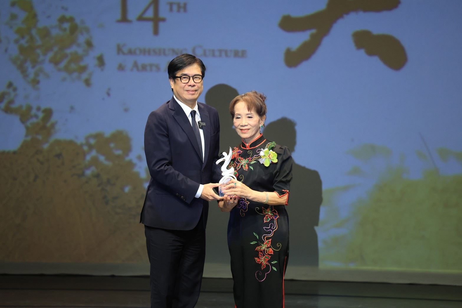 出席2026高雄文藝獎頒獎典禮 陳其邁:致敬城市靈魂 藝術與創作讓高雄更加偉大