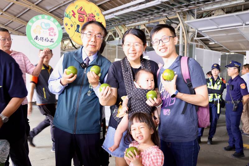 台南車站舊軌道體驗今落幕 黃偉哲分享東山椪柑、盼新站開啟城市新篇章
