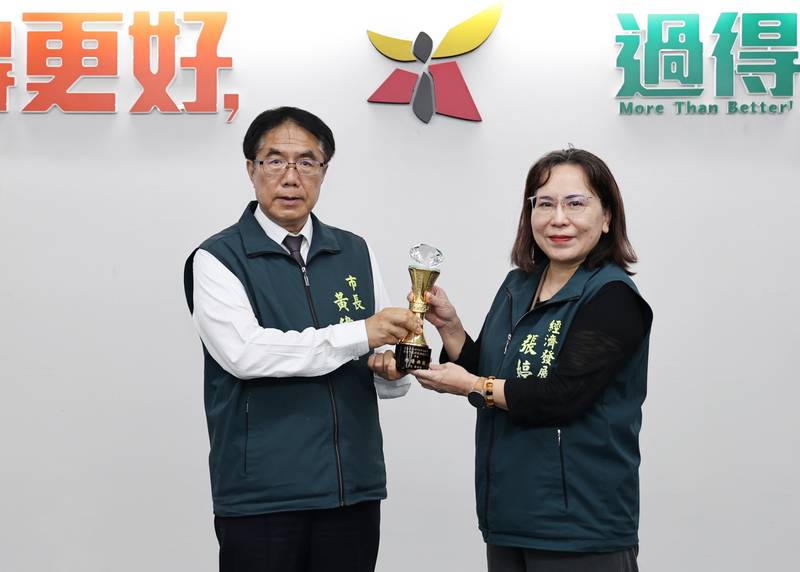 便民、透明一次到位! 經發局臺南工業區管理平台獲「晶廉獎」機關組特優