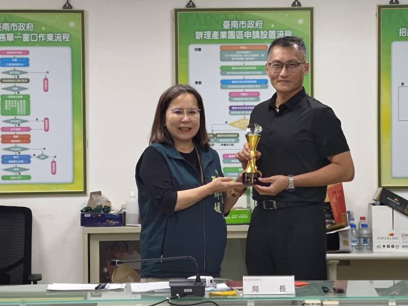 便民、透明一次到位! 經發局臺南工業區管理平台獲「晶廉獎」機關組特優