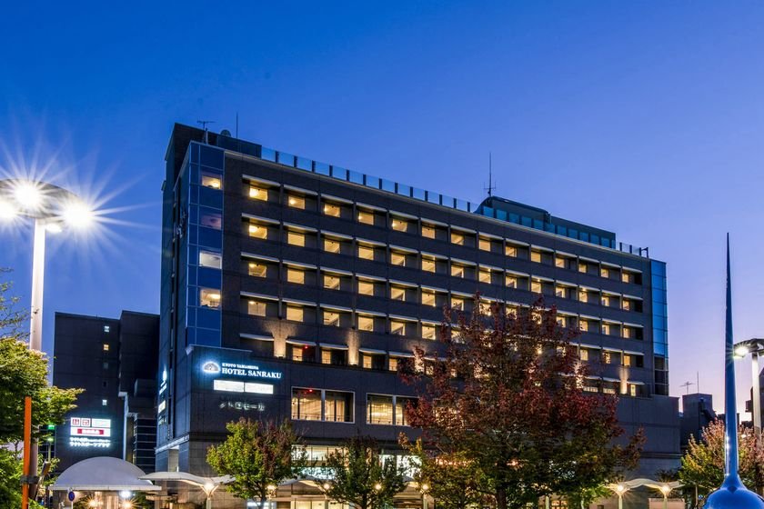 京都山科「Hotel山樂」跨年新春自助餐 握壽司、鯛魚姿造、年菜,除夕晚餐每人10,000日圓(約新台幣2,070元)