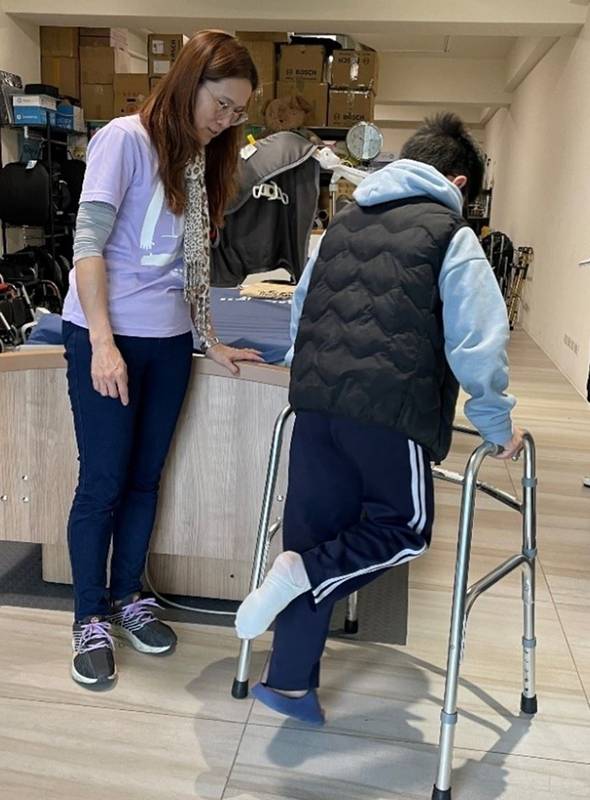 花蓮輔具資源中心租借服務累計超過1萬人次 縣府鼓勵善用維修