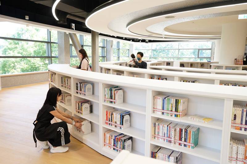 體驗全齡閱讀美學!新竹縣立總圖書館10/29試營運 內部亮點空間搶先曝光
