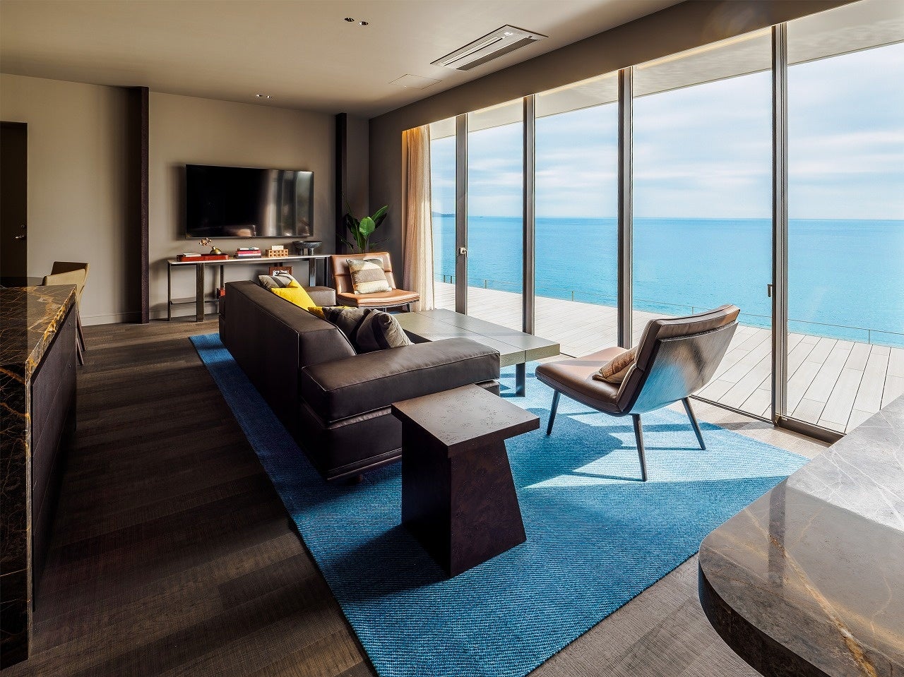 熱海獨棟海景別墅「UMITO熱海 The Salon」11月20日重新開幕 義式美學眺望相模灣