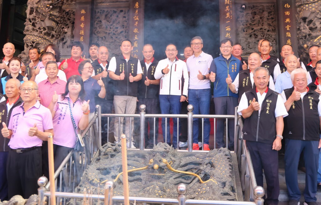 侯友宜參拜林口頂福巖恭祝顯應祖師聖誕 祈求市民平安 24 S 71376963