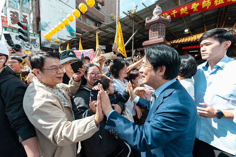 總統赴泰山參香祈福 強調政府將持續推動社福政策照顧人民 盼同心守護國家