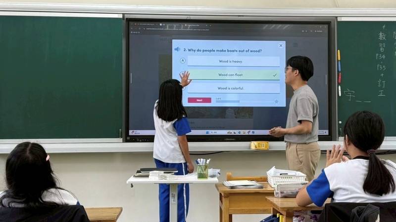 酷英平臺AI數位工具走進課堂 跨域英語學習更生活化