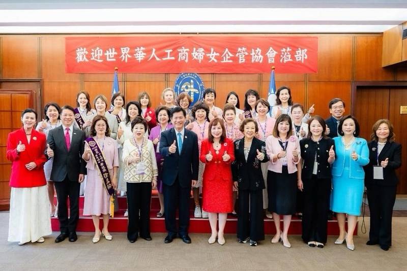 外交部長林佳龍歡迎「世界華人工商婦女企管協會」第14屆總會長陳玲華及重要幹部來部拜會