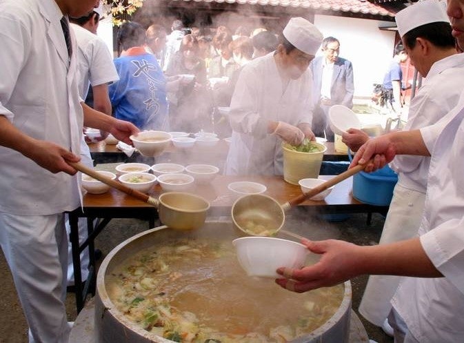 加賀溫泉鄉「山代螃蟹祭」11月15日 九谷燒碗盛熱螃蟹湯限量600碗
