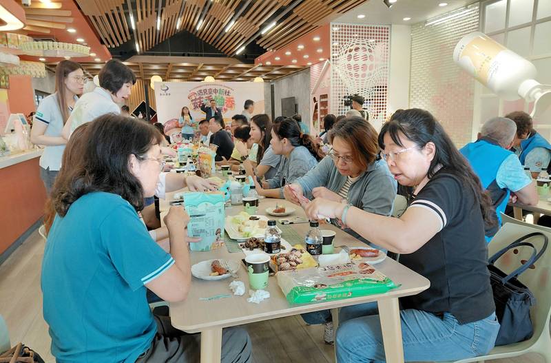 黑早冬菇變身米乖乖!中市攜手麻豆農會跨界行銷 拓展新社優質菇類新品通路