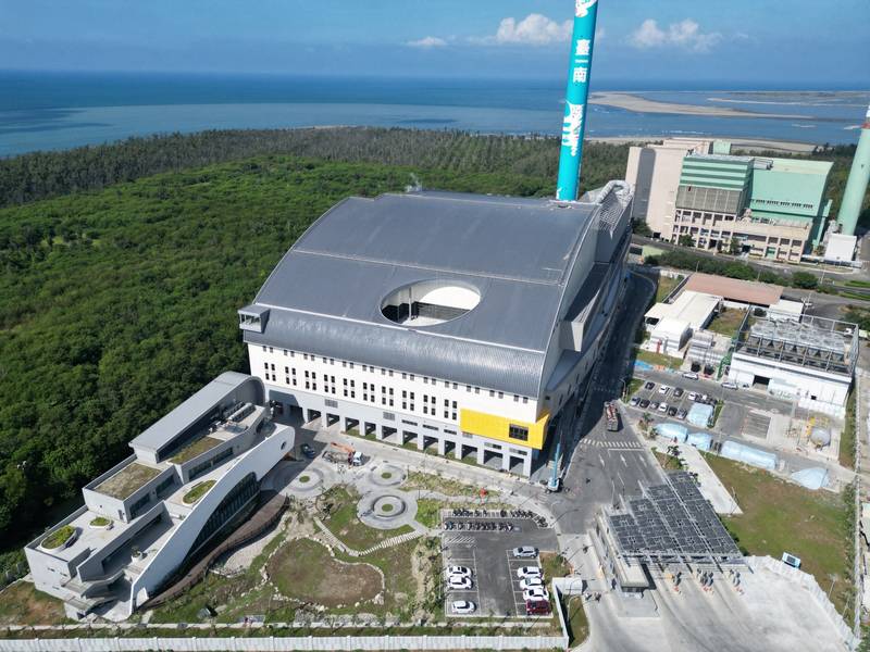 城西焚化更新爐預定明年正式營運 黃偉哲：有效提升全市垃圾處理量能