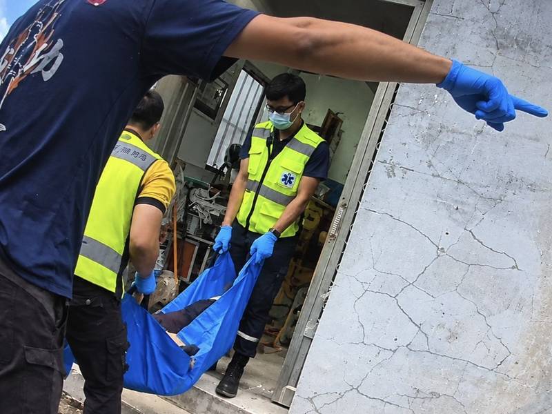 鄰居暖心通報救援 獨居長者跌倒多日未進食幸獲警消協助送醫