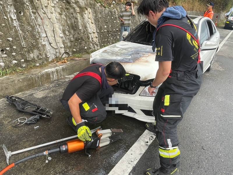 自小客車行經加津林橋突發火警　大武警即時通報消防協助處理