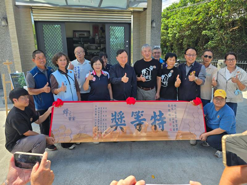 「蜂耀關山」展現蜂產業實力！「蜂之饗宴」童富榮勇奪全國龍眼蜂蜜評鑑特等獎